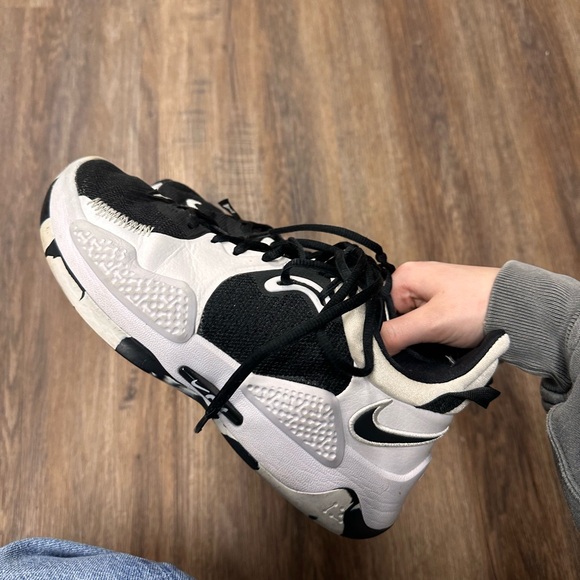 Nike PG 5 Team basketball shoe in the black and white colorway womens 6.5 - Picture 1 of 9